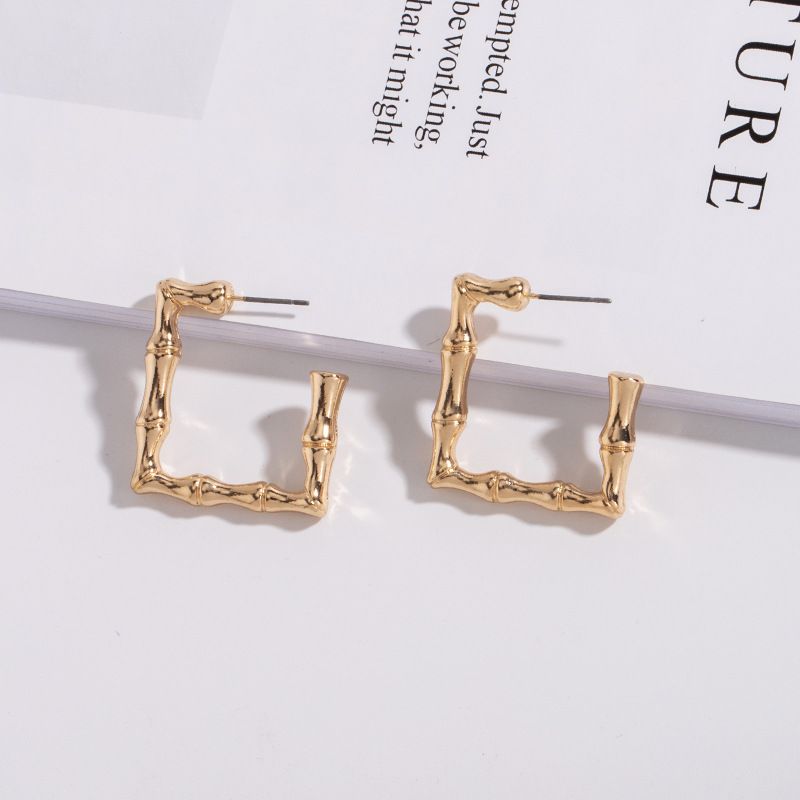 Goldene Quadratische Ohrringe Aus Bambus