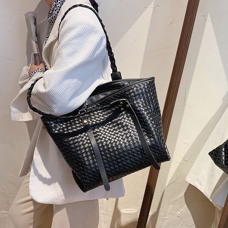 Large-capacity Fashion Woven Handbag