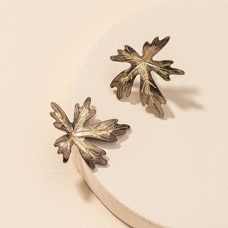 Retro Fashion Metal Leaf Earrings