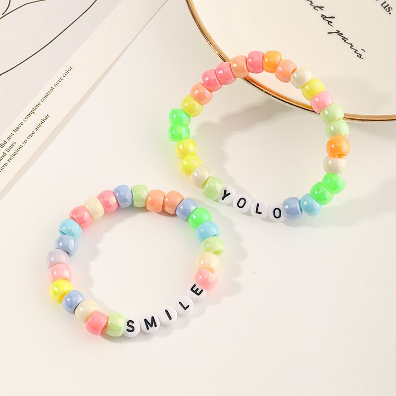 Pulseras Infantiles De Dos Piezas Con Letras De Resina De Colores Simples