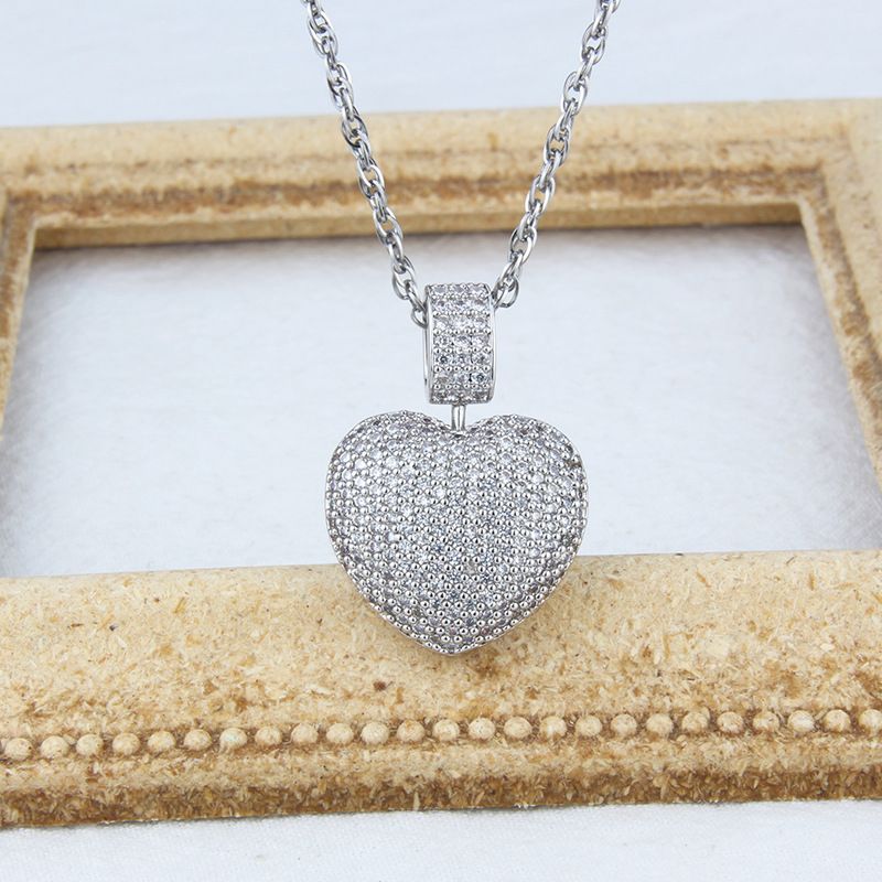 Nuevo Collar De Diamantes En Forma De Corazón Stock Femenino Suministro Directo Simple Colgante De Amor Hueco Giratorio De Acero De Titanio