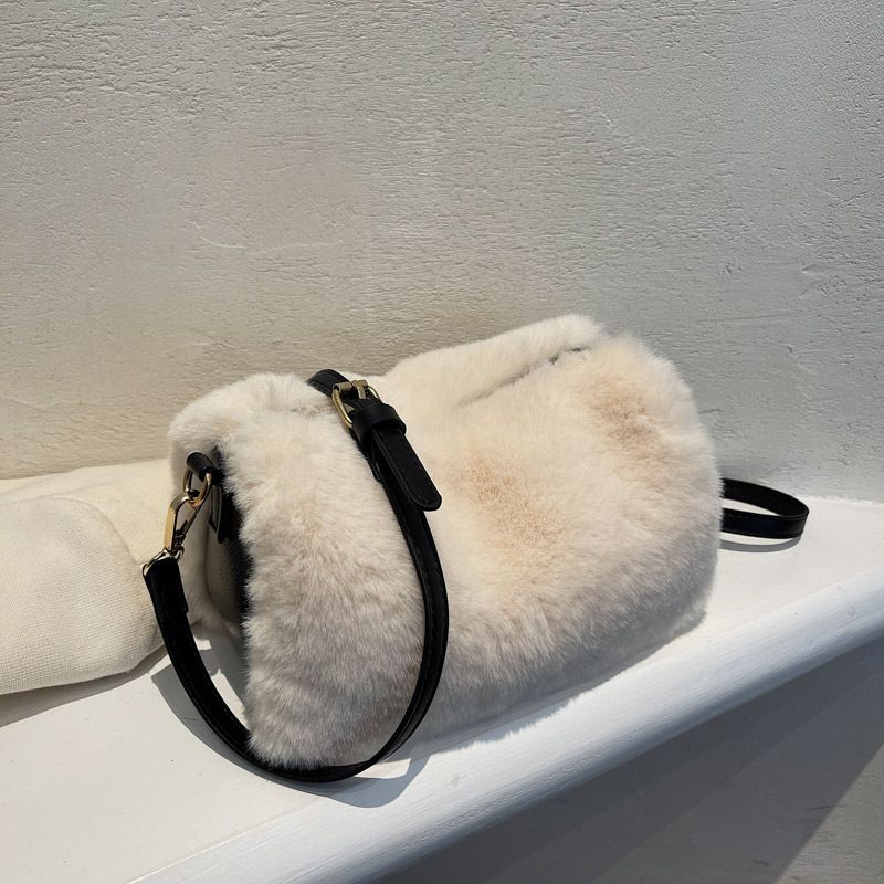 Bag 2021 New Plush Small Square Bag Simple Western Style Autumn And Winter Shoulder Textured Women 's Bag Fashionable Furry Crossbody Bag
