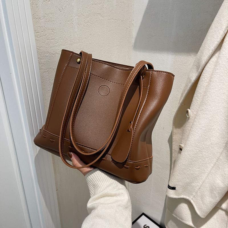 Large Capacity Bag Women's Bag 2021 New Fashion Autumn Winter Retro Shoulder Messenger Bag Versatile High Sense Tote Bag