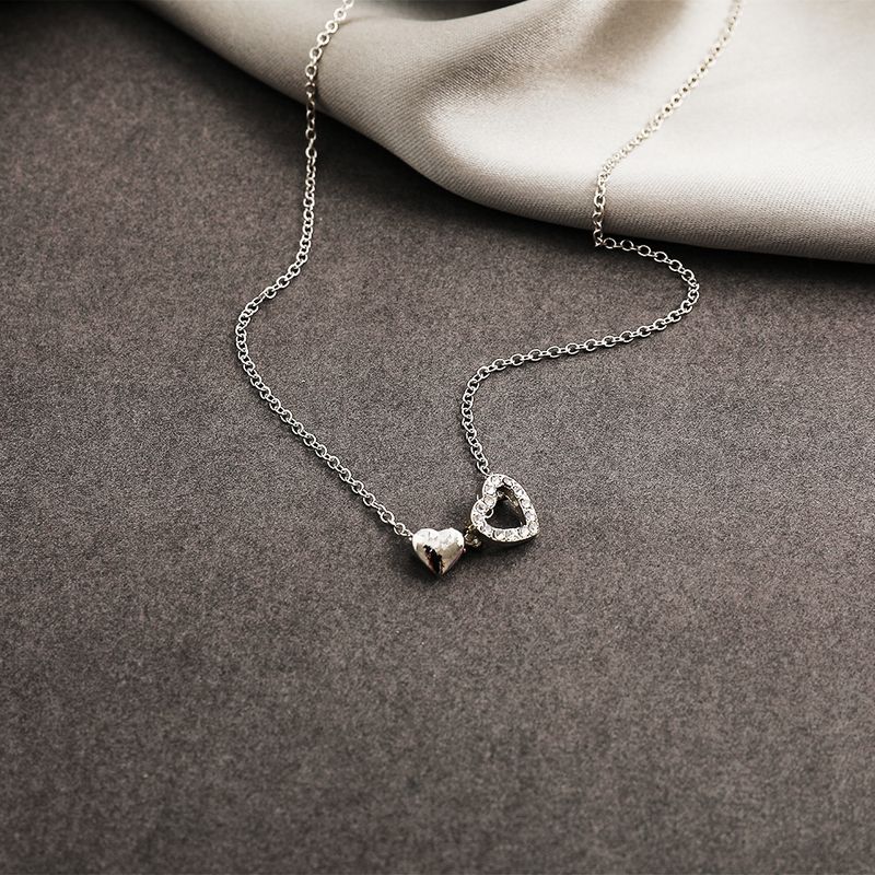 New Heart Pendant Clavicle Chain Creative Simple Trendy Hollow Peach Heart Necklace Wholesale
