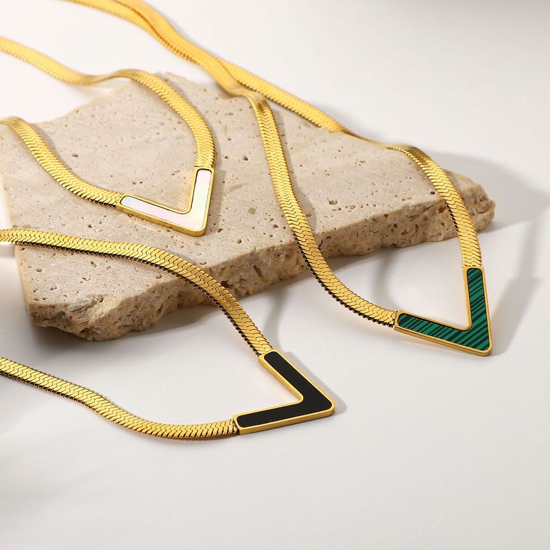 Collar De Oro De 18k De Acero Inoxidable Con Cadena Plana De Serpiente En Forma De V
