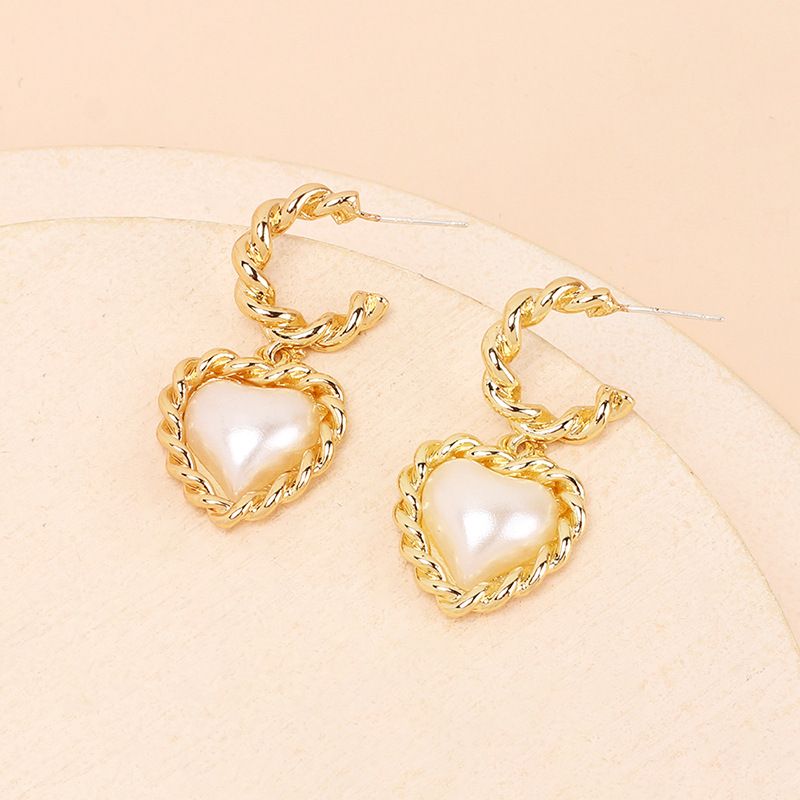 Retro Geometric C-shaped Love Pearl Pendant Earrings Fashion Design Temperament Earrings
