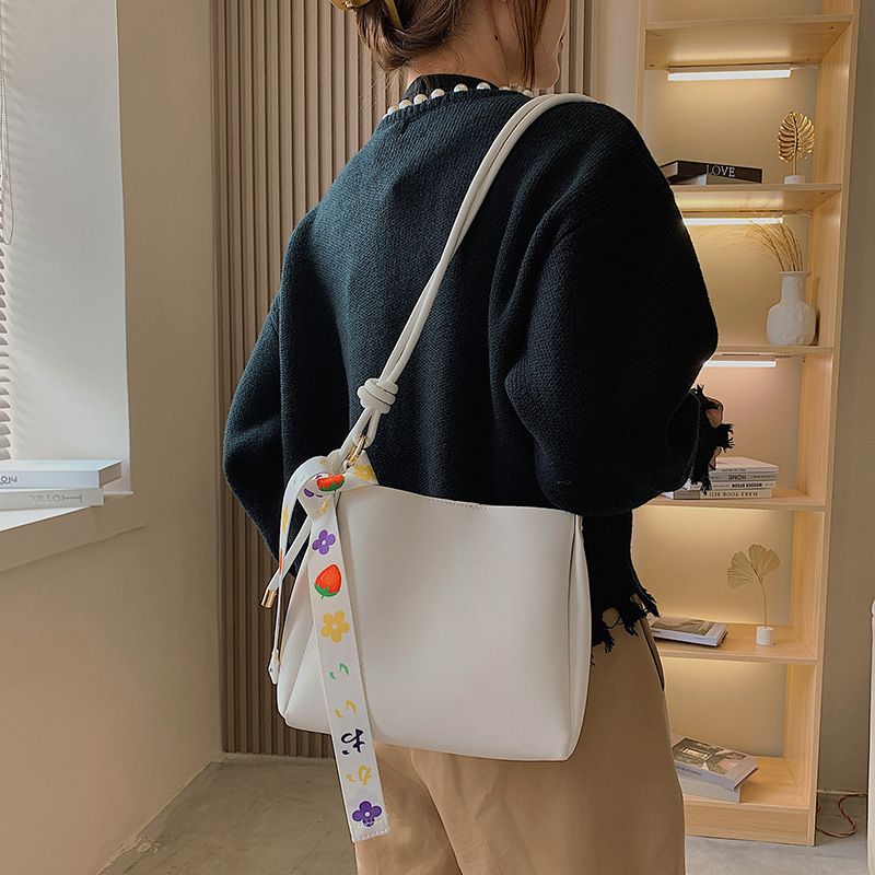 2021 New Solid Color Single Shoulder Messenger Handbags Fashion Texture Bucket Bag Korean Underarm Bag