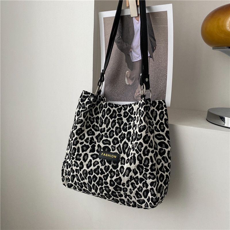 Leopard Print Fashion Pendant Large Capacity Autumn And Winter Tote Bag