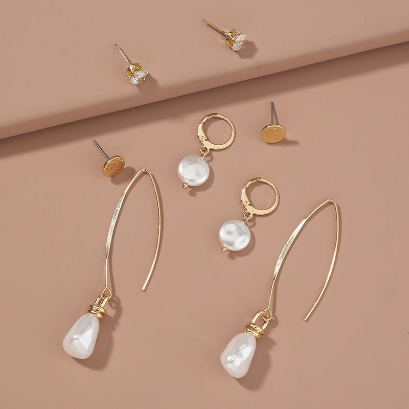 Combinaisons De Boucles D&#39;oreilles En Perles Simples Cloutées De Diamants