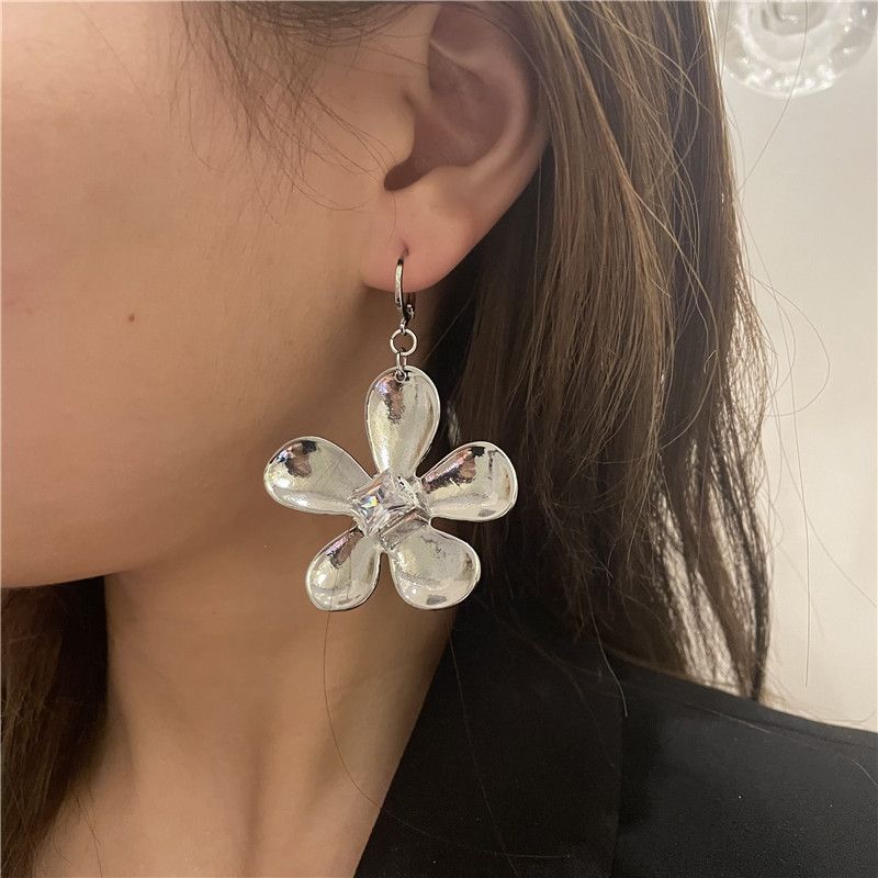 Pendientes De Flores Grandes Exagerados De Moda De Nicho De Diseño Coreano Con Diamantes Pendientes De Metal De Moda