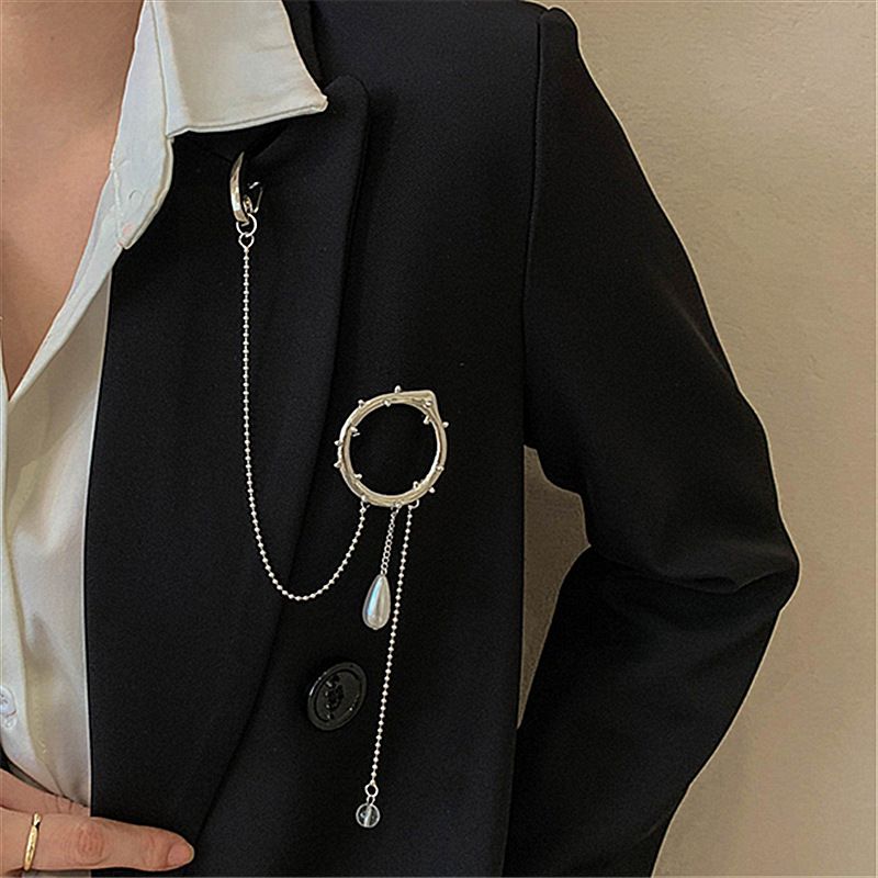 Korean Brooch Women's New Fashion Personality Retro Minority High-grade Pearl Tassel Metal Suit Pin