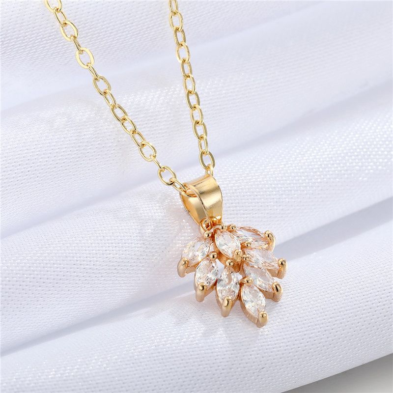 European Cross-border Jewelry Simple And Cute Crystal Kitten Leaf Pendant Necklace Exquisite Animal Clavicle Chain