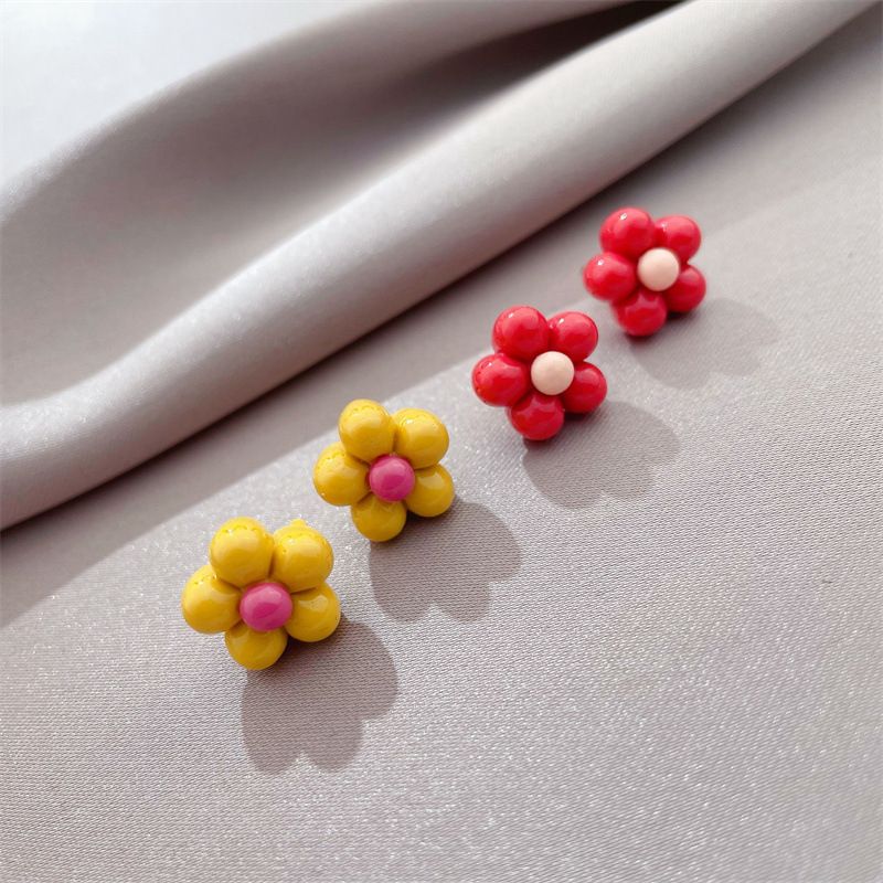 Fashion Personality Small Acrylic Small Flower Earrings Simple Atmosphere Color Earrings