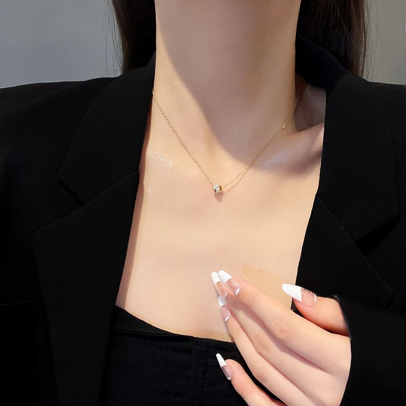 Sens Du Design Mode Géométrique Titane Acier Collier Personnalité Tendance Pendentif Vent Froid Tempérament Chaîne De La Clavicule Sauvage