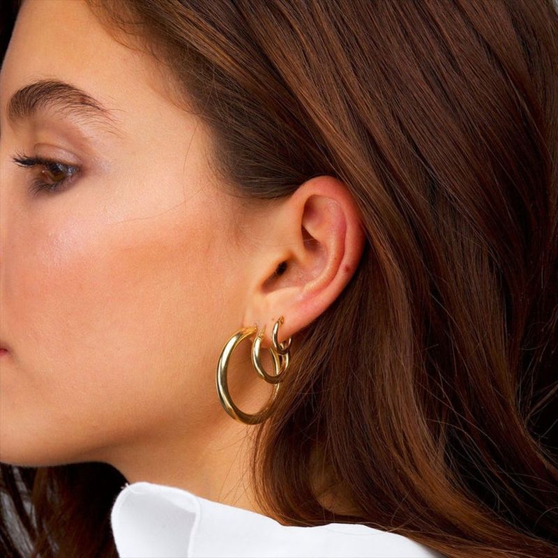 Geometric U-shaped Earclip Earrings Wholesale European And American Personalized Simple Ins New Tube Hollow Metal Earrings Female Temperament