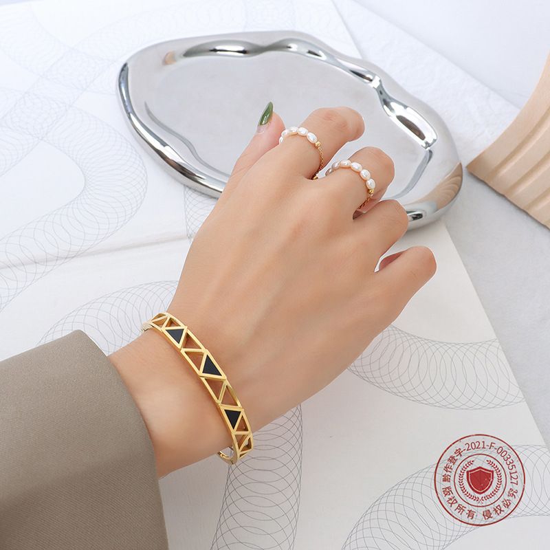 18k Gold-plated Titanium Steel Hand Jewelry Wholesale Triangle Acrylic Hollow Bracelet