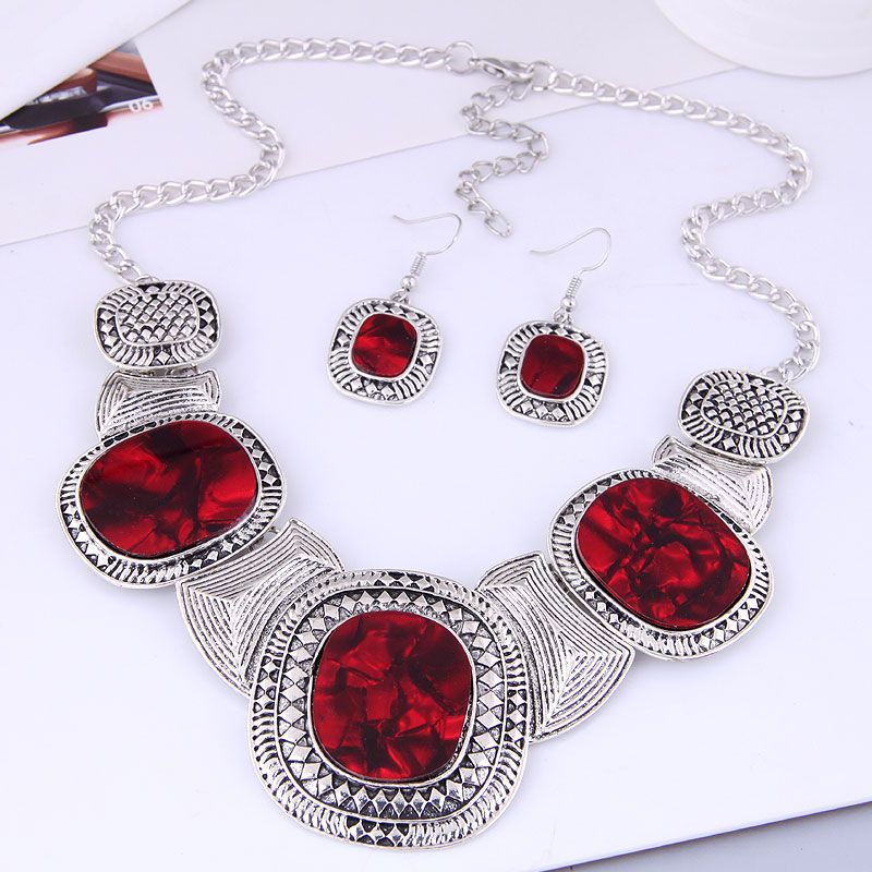 European And American Fashion Metal Geometric Plate Accessories Short Necklace Earrings Set