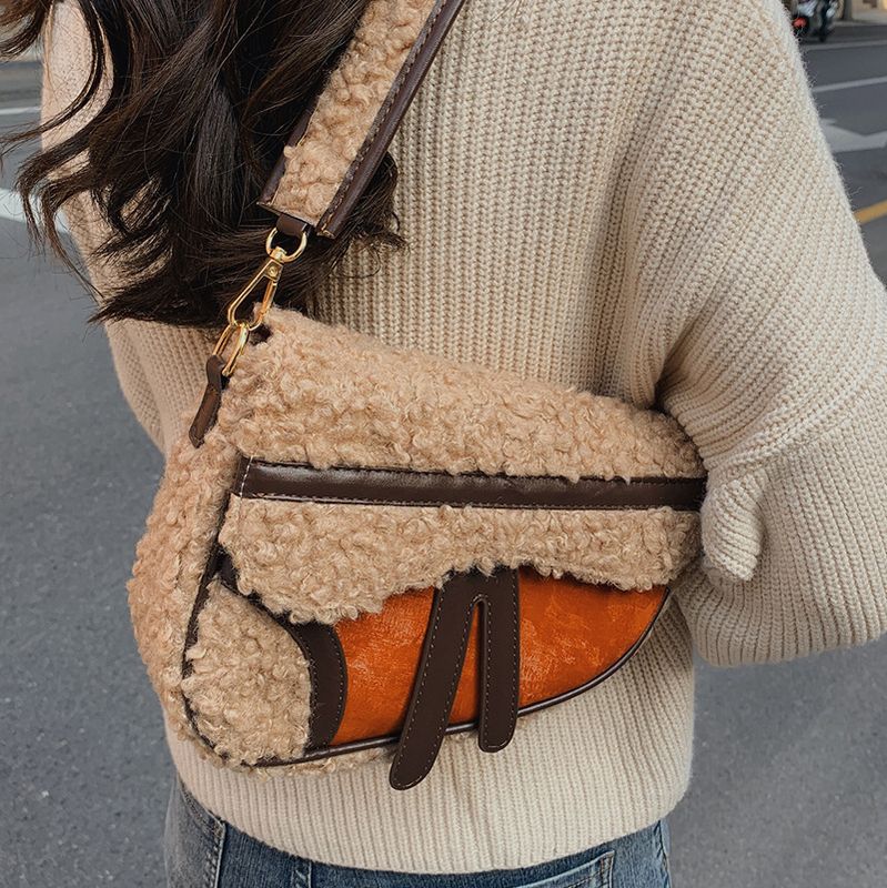New Niche Plush Messenger Bag Fashion One-shoulder Underarm Saddle Bag