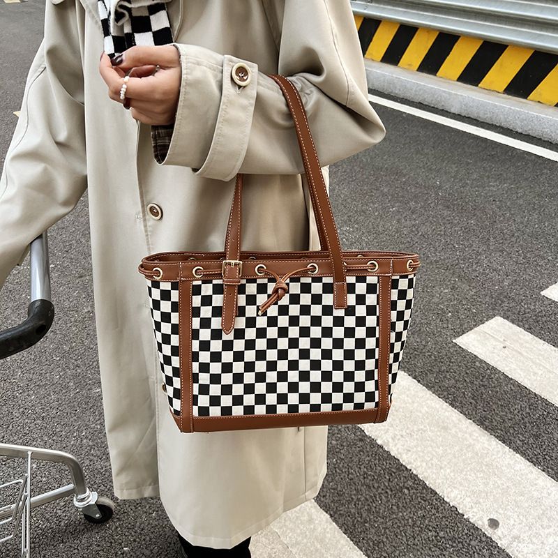 2021 New Autumn And Winter Fashion Checkerboard Large Capacity Tote Drawstring Shoulder Handbag