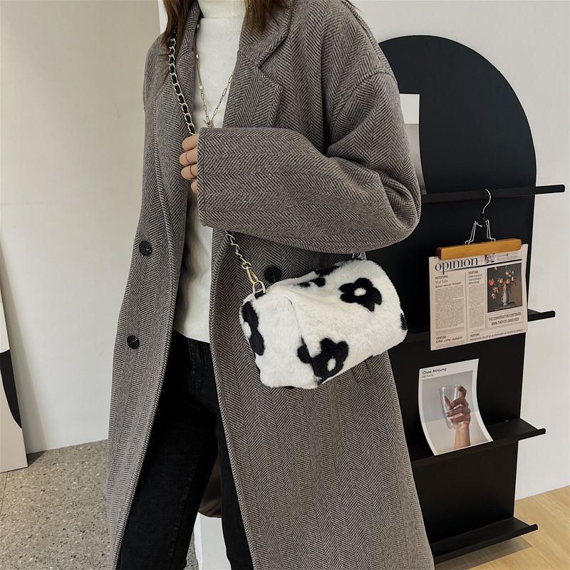 Autumn And Winter Texture Plush High-end Fashion Trendy Plush Chain Messenger Bag