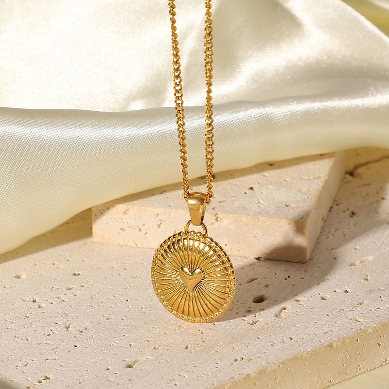 New Gold-plated Stainless Steel Necklace Jewelry Three-dimensional Round Pendant Necklace