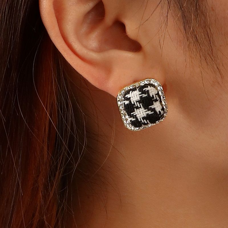 Ez3946 Houndstooth Diamond-embedded Square Earrings Korean Simple Special-interest Design Earrings Personalized High-grade Female Earrings