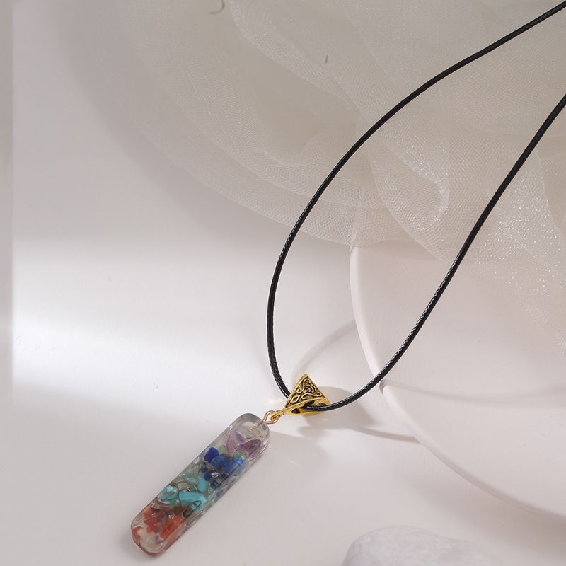 Farbiger Stein Lange Halskette Halbedelstein Natürlicher Kieskristallanhänger Großhandel