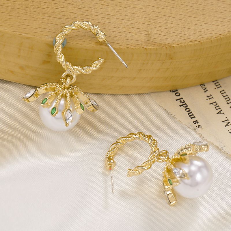 Sterling Silver Needle Emerald Court Pearl Earrings Japanese And Korean Special-interest Design Retro Fashion C- Shaped Earrings Earrings