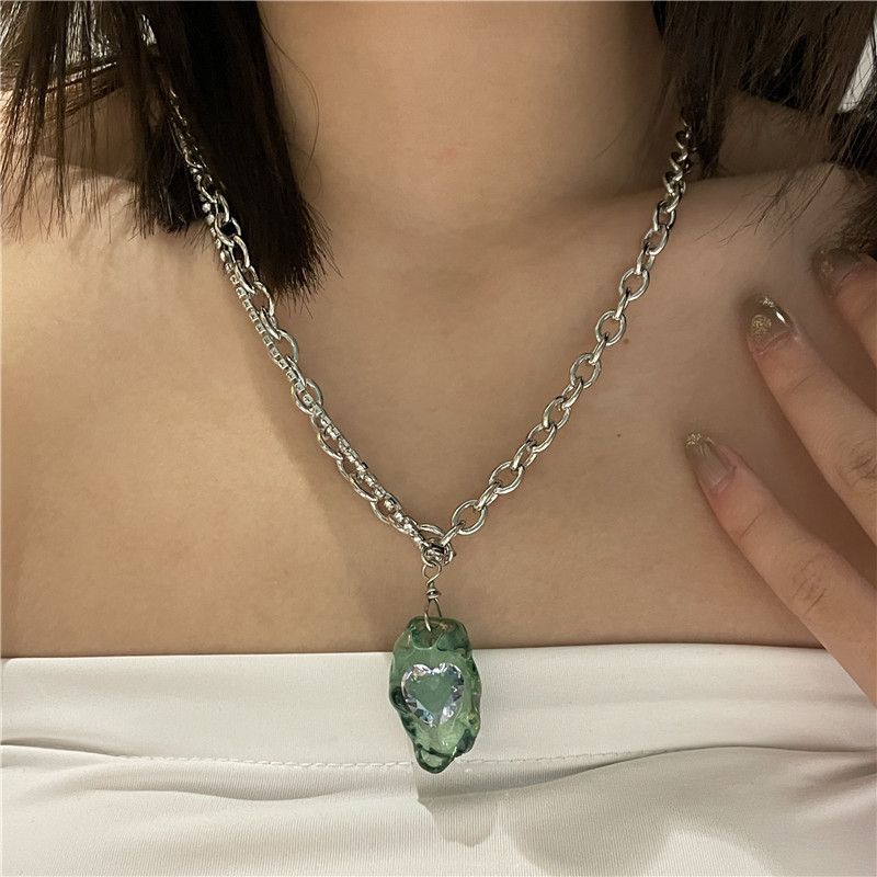 Européenne Et Américaine De La Mode Style Vert Acrylique Coeur Pendentif Collier Ins Niche Hip Hop Coeur Forme Avec Diamant Boucles D'oreilles Boucles D'oreilles Pour Les Femmes