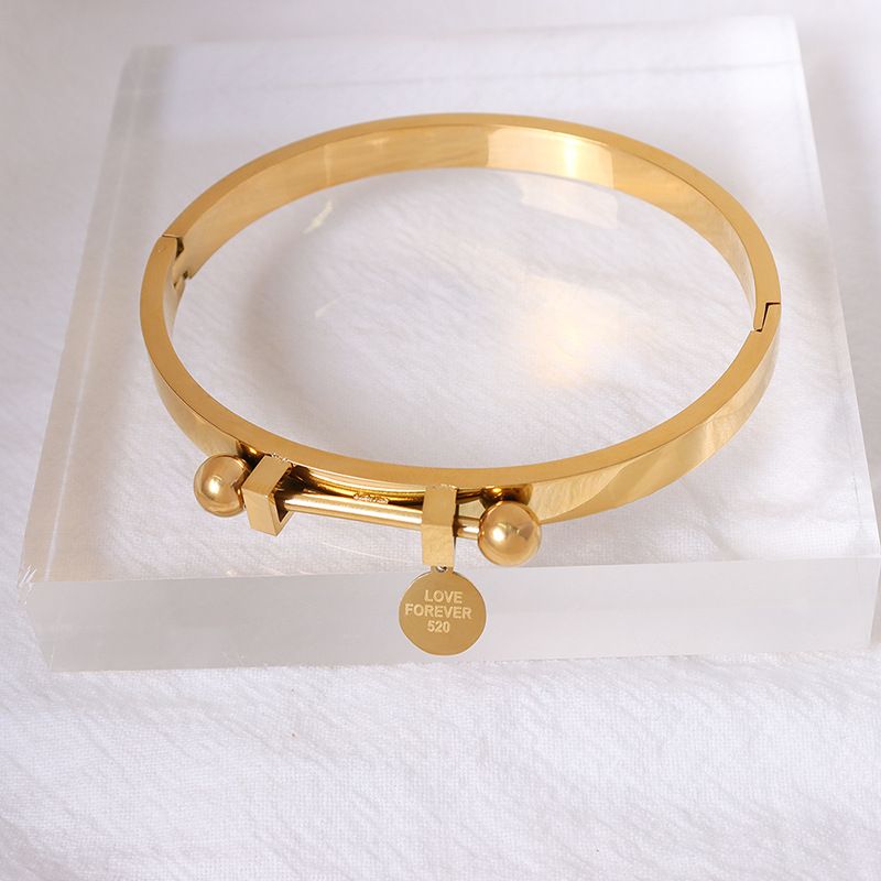 Letras De Tarjeta Redondas Geométricas Francesas Letras De Amor En Inglés Pulsera De Nicho De Diseño Adorno De Titanio 18k Chapado En Oro Z111