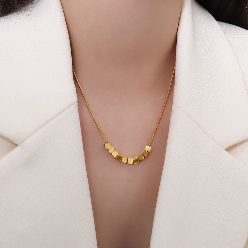 Collar Cuadrado Tridimensional Chapado En Oro De 18 Quilates De Acero De Titanio De Joyería Simple