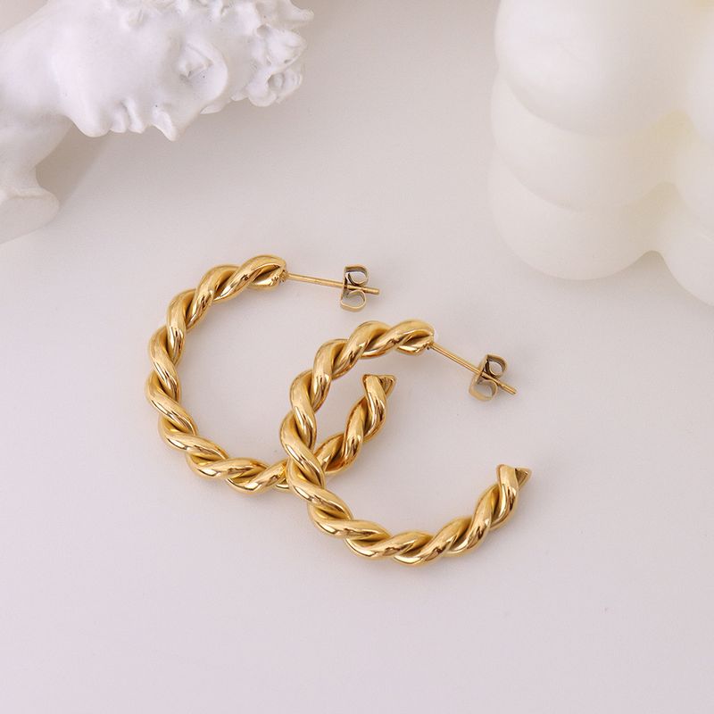 Pendientes Chapados En Oro De 18 Quilates De Acero De Titanio En Forma De C Twist De Moda