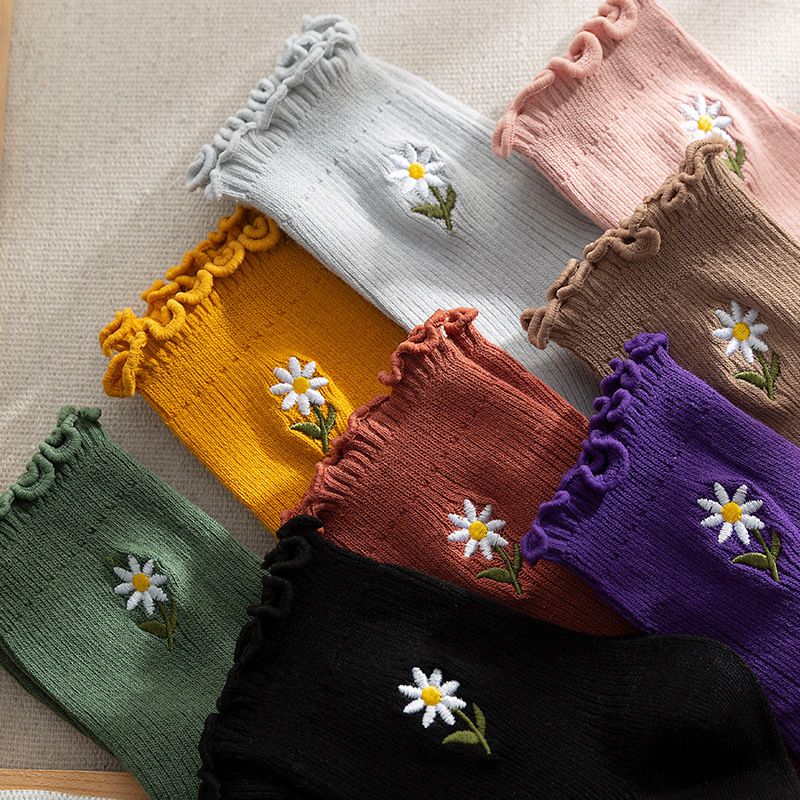 Thin Vertical Pile Of Socks Female Spring And Autumn Curling Small Daisy Embroidery In The Tube Socks