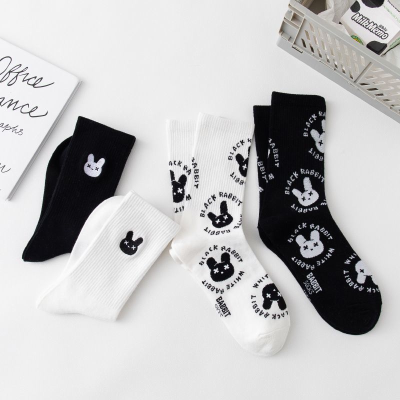 Socken Weibliche Schwarze Und Weiße Serie Süße Bunny Tube Socken Süße Baumwollkarikatursocken