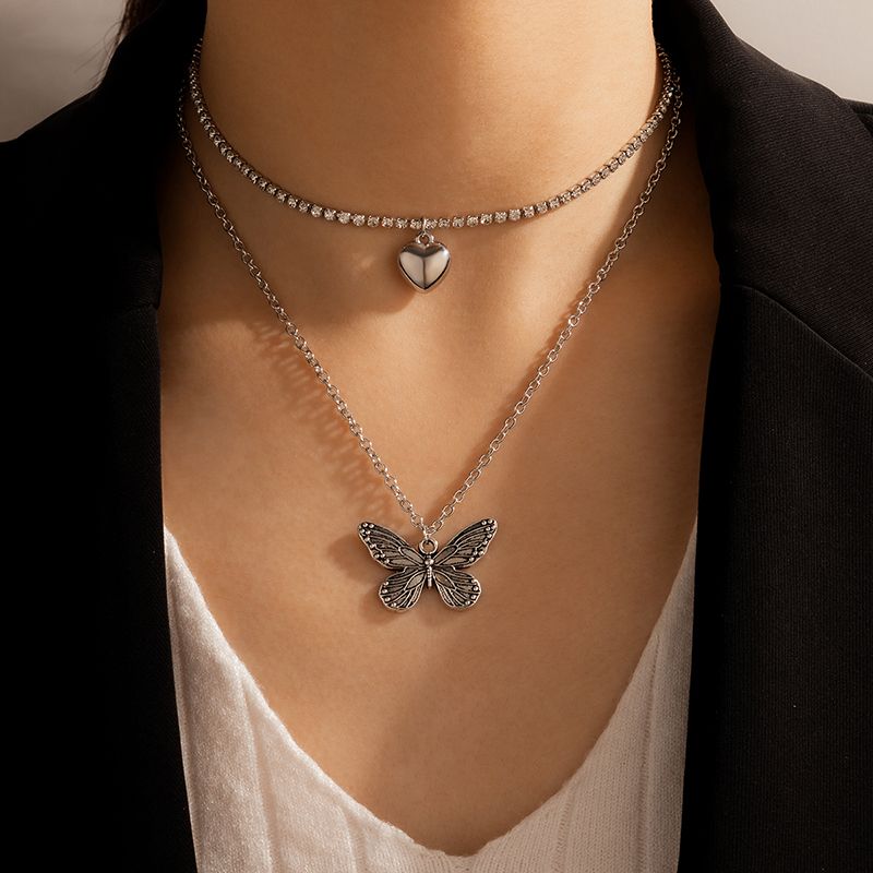 Collar De Doble Capa Con Colgante De Mariposa De Diamantes De Imitación Completo De Corazón De Plata Retro Simple De Moda