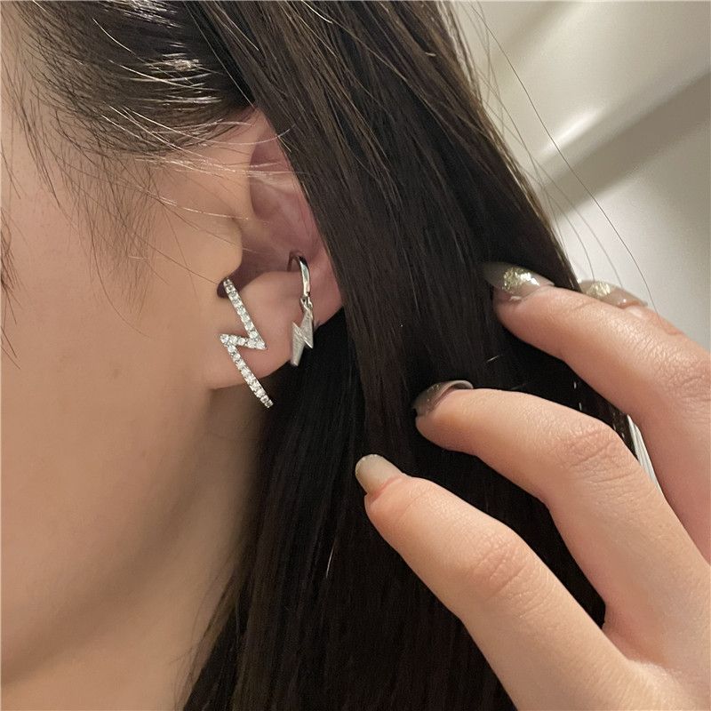 Simple Design Sense Of Small Flashing Diamond Lightning Small Ear Buckle