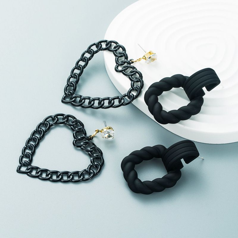 Exaggerated Hollow Geometric Alloy Earrings Female Simple Heart-shaped Earrings Wholesale