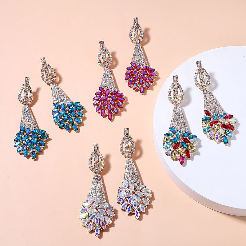 Mode Farbige Diamantlegierung Eingelegte Volldiamantblumenohrringe Hochzeitsbankettzubehör