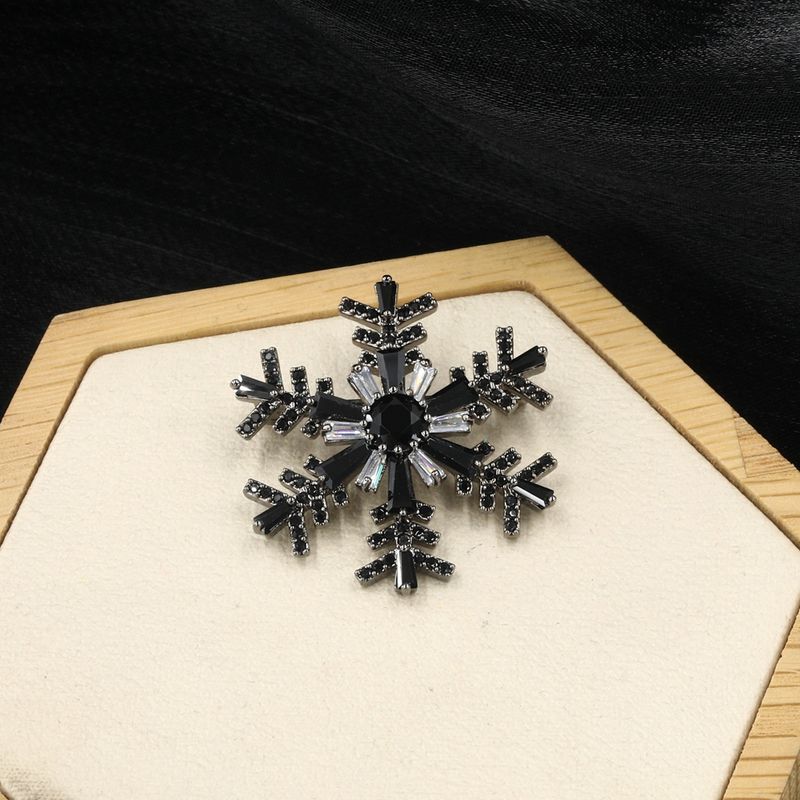 Exquisite Versatile Classic Snowflake Brooch