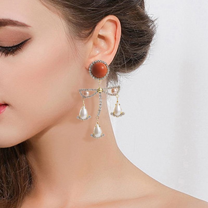 Geometric Baroque Classic Drop Pendant Fashion Inlaid Pearl Earrings