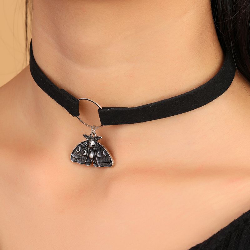 New Retro Simple Korean Velvet Clavicle Chain Fashion Creative Moth Cactus Necklace Wholesale