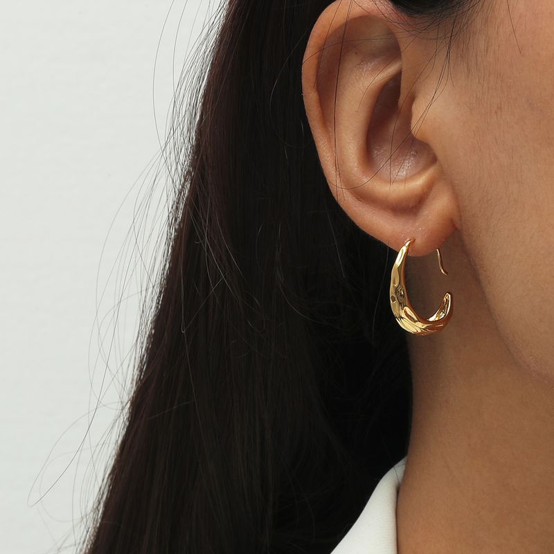Women's Fashion C-shaped Bump Alloy Earrings