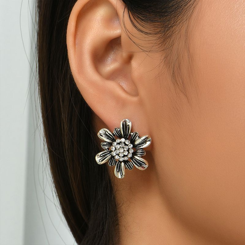Cross-border European And American New Retro Personalized Ethnic Style Little Daisy Stud Earrings Small And Simple Classical Earrings Wholesale