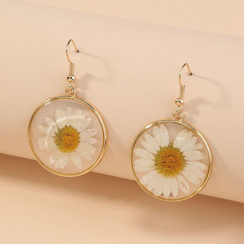European And American Cross-border New Round White Natural Chrysanthemum Resin Earrings Accessories