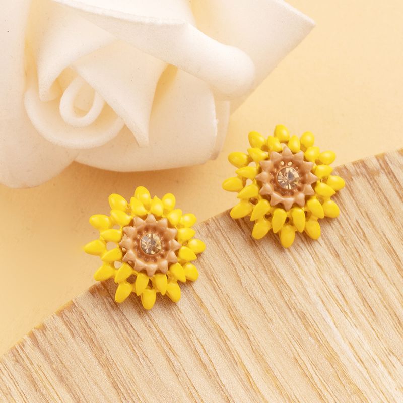 Korean Version Of Cute Daisy Flower Personality Earrings Wholesale