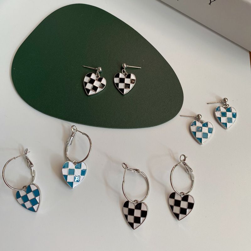 Korean Ins Style Fashion Love Black And White Grid Earrings Personality Retro Wild Earrings