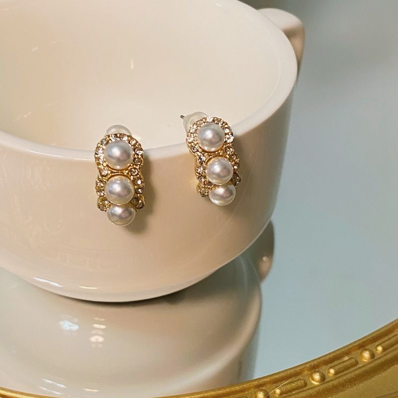 Korean Temperament Pearl Diamond Earrings Retro Simple Earrings