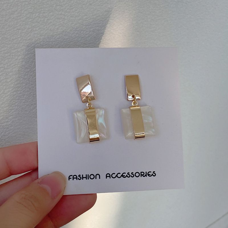 S925 Silver Needle Japanischer Und Koreanischer Stil Geometrische Muster Ohrringe Mode Persönlichkeit Einfache Kalte Stil Harz Ohrringe H1891