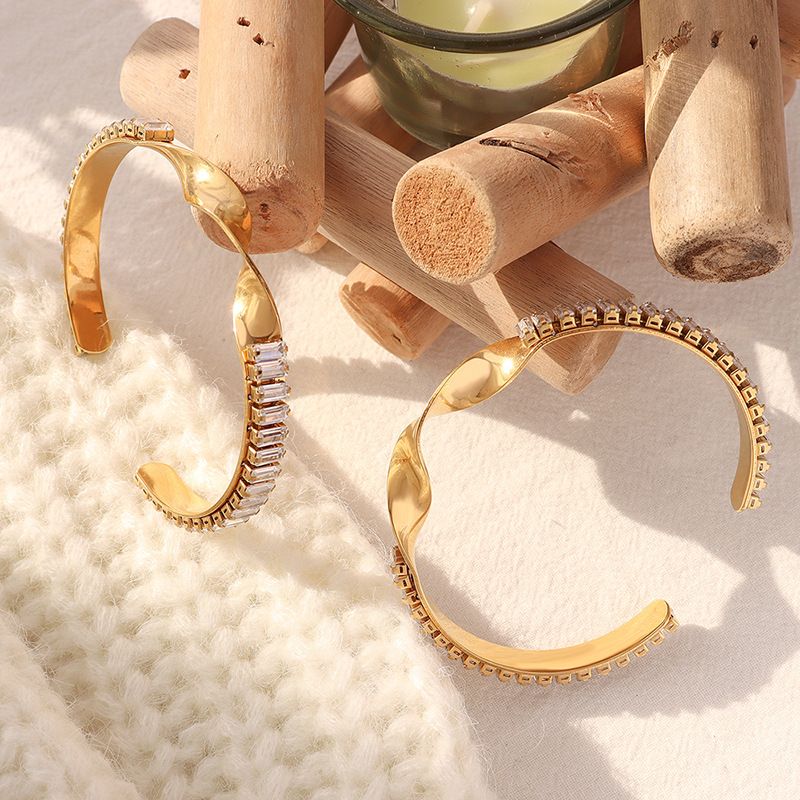 South Korea Niche Inlaid Zircon Opening Geometric Twist Bracelet Jewelry Titanium Steel 18k Gold Bracelet