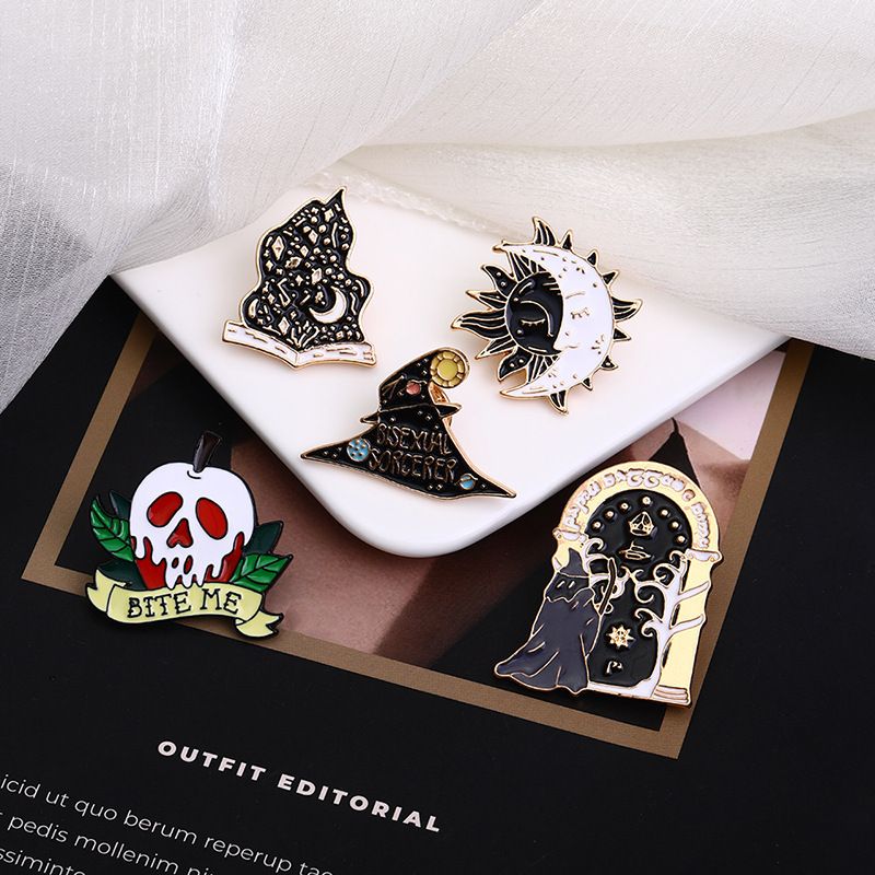 New Oil Drop Brooch Creative Skull Badge Personality Magic Star Metal Brooch Badge Accessories